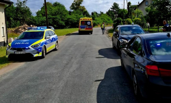 Wypadł z drogi, potrącił pieszą i zatrzymał się na prywatnej posesji. Interweniował śmigłowiec LPR