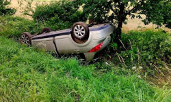 Samochód osobowy wypadł z drogi