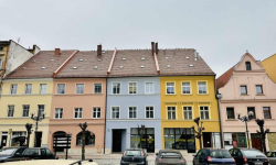Ziębicki rynek pięknieje. Kolejne kamienice po remoncie elewacji