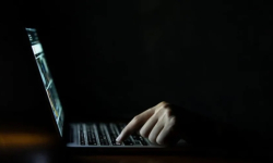 Kolejne ofiary internetowych oszustów. Policja ostrzega przed „okazjami” podczas Black Week