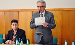 Polityczny kompromis w radzie powiatu ws. uchwały o nieprzyjmowaniu nielegalnych migrantów