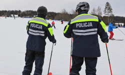 Nowe informacje w sprawie zdymisjonowanych komendantów policji. W tle prywatny wyjazd na narty
