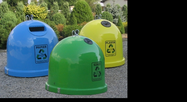 Pojemniki typu "dzwonki" przeznaczone do selektywnej zbiórki odpadów