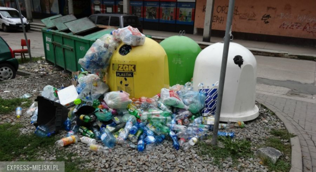 Śmieci w Ząbkowicach Śląskich na ulicy Krótkiej