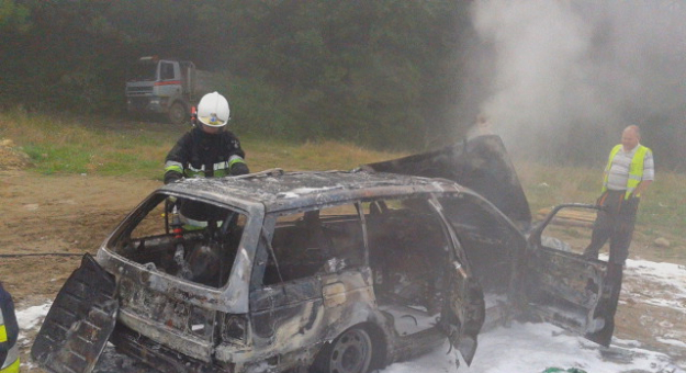Spalone auto w Skalicach