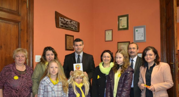 Wizyta uczniów szkoły podstawowej u burmistrza Marcina Orzeszka