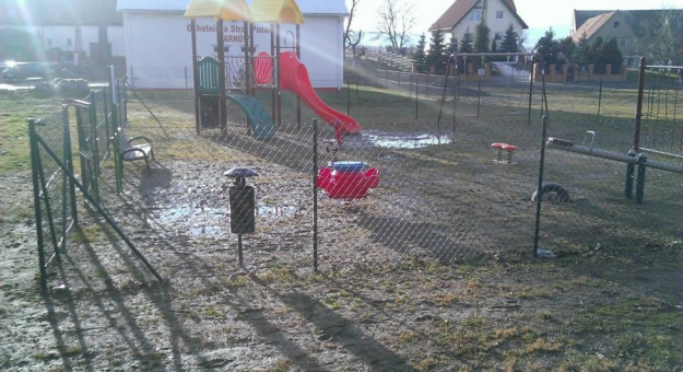 Plac zabaw w Tarnowie po opadach deszczu