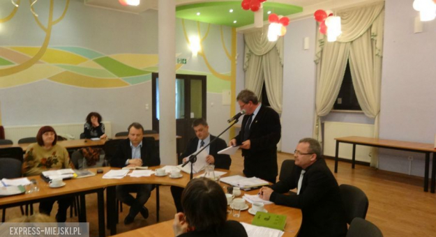 Podczas sesji obecni byli wszyscy radni, wcześniej posiedzenie opuścił Kamil Witek