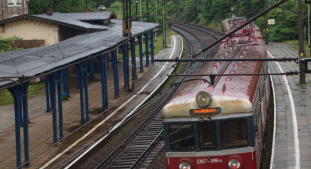 Na stacji w Bardzie pasażerowie bezpiecznie opuścili pociąg