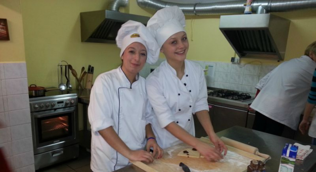Dziewczyny z technikum żywienia i usług gastronomicznych