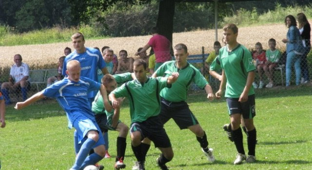 W zielonych koszulkach piłkarze Cisu Brzeźnica // zdjęcie ilustracyjne