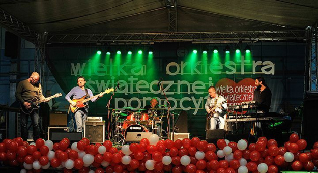 Plast band podczas koncertu na 22. finałe Wielkiej Orkiestry Świątecznej Pomocy w Ząbkowicach Śląskich