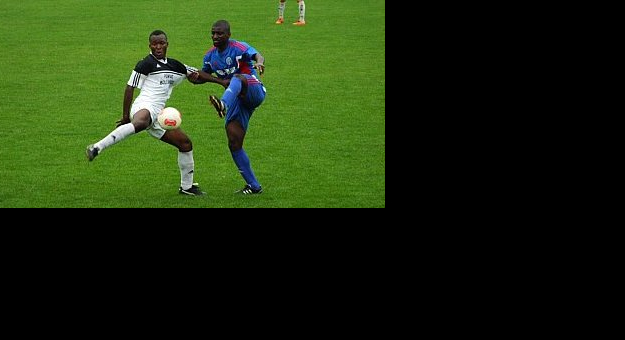 Marlon (na zdjęciu w niebieskiej koszulce) zdobył jedynego gola w tym meczu i dał Orłowi ważne trzy punkty nad niżej notowanym rywalem