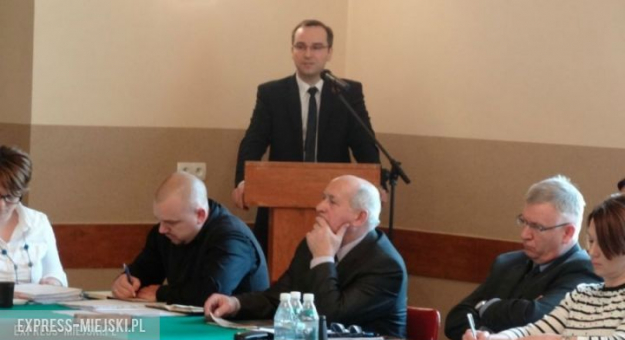 Wójt gminy Marcin Czerniec w swoim wystąpieniu podczas jednej z sesji rady gminy