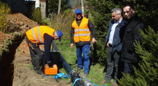 W Czesławicach powoli dobiega końca inwestycja związana z wymianą sieci wodociągowej. W najbliższych miesiącach powinny ruszyć prace związane z remontem świetlic wiejskich