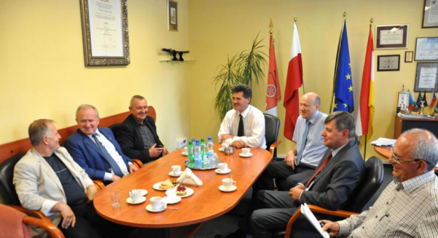 Roman Fester i Mariusz Szpilarewicz spotkali się z dyrektorami DSDiK we Wrocławiu i rozmawiali na temat najbardziej potrzebnych inwestycji drogowych na trasach wojewódzkich w powiecie ząbkowickim
