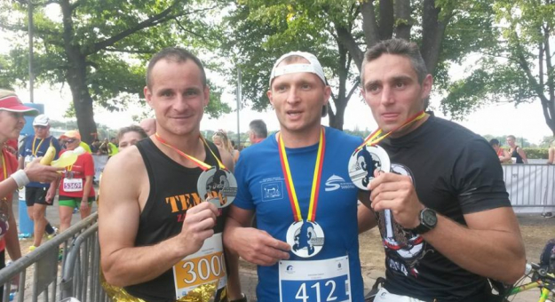 Od lewej: Wojciech Siewruk z czasem 4:25:18, Bogusław Tomaka z czasem 3:17:26 i Antoni Klimek z czasem 4:11:01