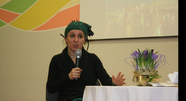 Olga Tokarczuk regularnie pojawia się w Bardzie. Na zdjęciu podczas spotkania autorskiego z mieszkańcami