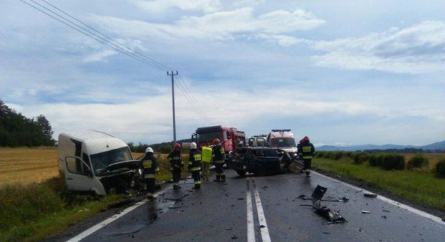 Wypadek na krajowej ósemce na wysokości Szklar. Trzy osoby w szpitalu