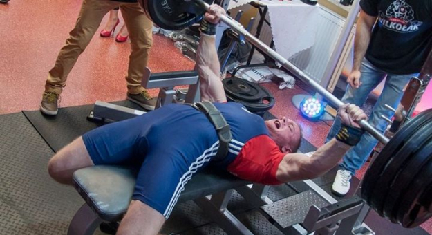Jarosław Buczko wzniósł nad siebie 197.5 kg i zdobył mistrzostwo świata!