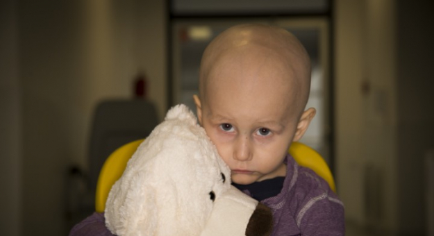 Filipek Lubański ma cztery lata  i walczy z nowotworem złośliwym - mięsakiem prążkowanokomórkowym