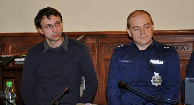 Robert Kolano (po prawej) przedstawił statystyki dotyczące zdarzeń drogowych na drogach powiatu ząbkowickiego