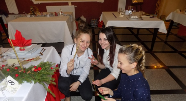 Uczennice z Ziębic z najpiękniejszym stołem bożonarodzeniowym