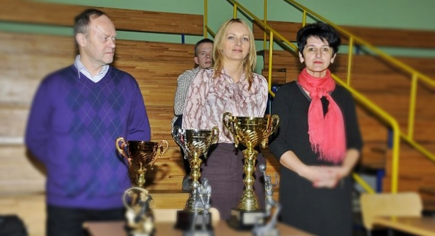 Aneta Macherzyńska (w środku) od 2 stycznia pełni funkcję asystentki w bardzkim magistracie
