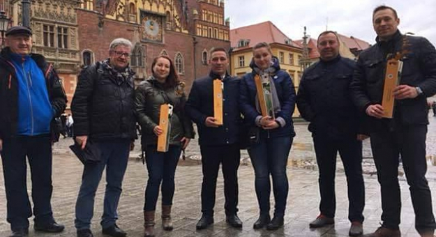 Ludowcy rozdawali sadzonki na rynku we Wrocławiu