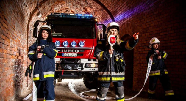 Sesja fotograficzna strażaków-ochotników i druhen z Budzowa - II Miejsce 