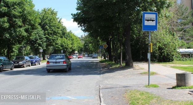 Przystanek na ul. Wrocławskiej od strony osiedla ma zostać zlikwidowany - zapowiada starosta