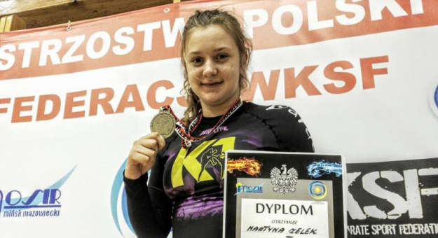Martyna Zelek - 18-letnia bardzianka obroniła tytuł mistrzyni Polski federacji WKSF w kickboxingu