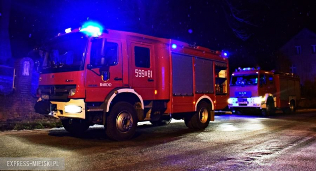 Na miejscu zdarzenia interweniowali strażacy-zawodowcy z Ząbkowic Śląskich i strażacy-ochotnicy z Ba