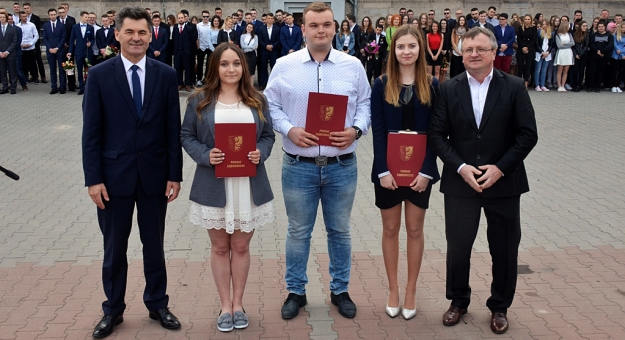 Zakończenie roku szkolnego maturzystów w Zespole Szkół Zawodowych w Ząbkowicach Śląskich