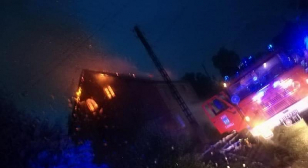 Piorun uderzył w budynek mieszkalny w Lubnowie. Spłonął dach i poddasze obiektu