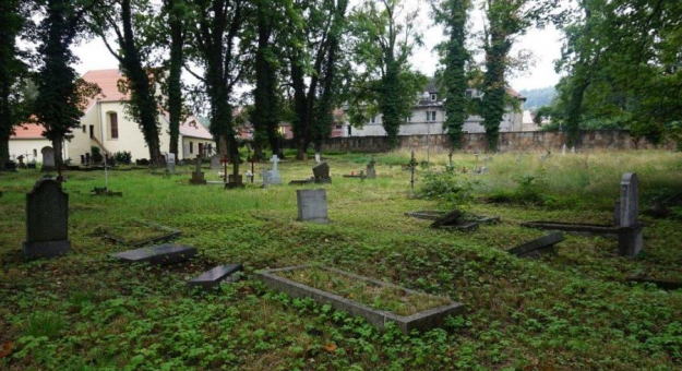 Zabytkowy cmentarz staromiejski w Złotym Stoku