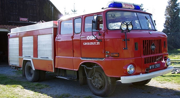 Aktualnie strażacy-ochotnicy z Grodziszcza posiadają wóz bojowy marki IFA W50L z 1972 roku