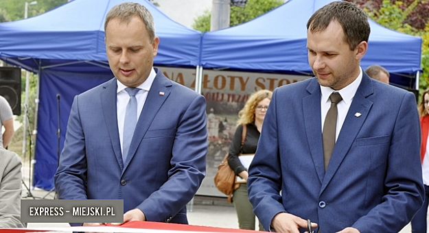 Tomasz Krzeszowiec (po prawej) oficjalnie zapowiedział swój start w październikowych wyborach samorządowych. Będzie ubiegał się o stanowisko wójta w gminie Stoszowice