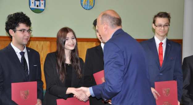 Nagrody Zarządu Powiatu Ząbkowickiego dla uczniów szkół ponadgimnazjalnych