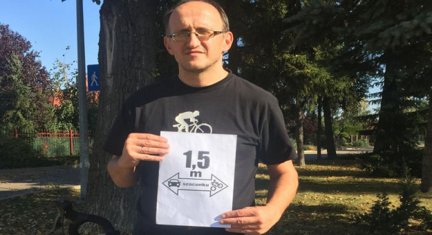 Bogdan Tuła promuje kampanię pn. „1,5 metra szacunku na drodze”