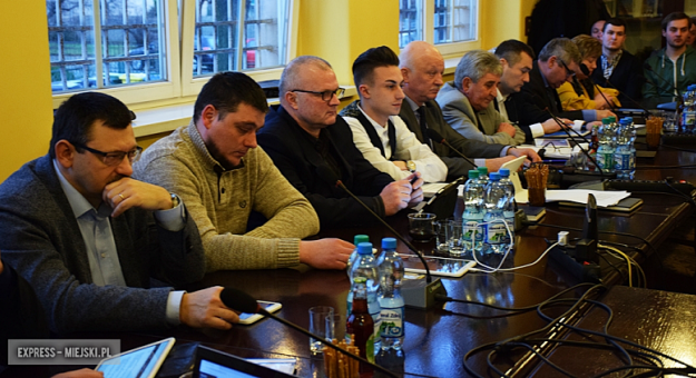 28 grudnia podczas sesji budżetowej radni jednogłośnie przyjęli projekt budżetu gminy Ziębice na 2019 rok z poprawkami. Sprawdź, jakie są plany inwestycyjne na nadchodzący rok
