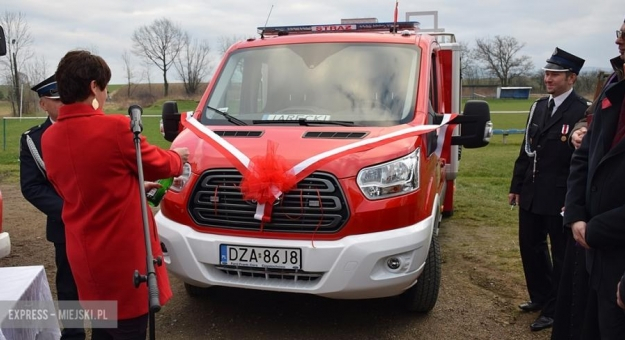 W grudniu 2017 roku strażacy-ochotnicy z Ożar otrzymali nowy wóz ratowniczo-gaśniczy