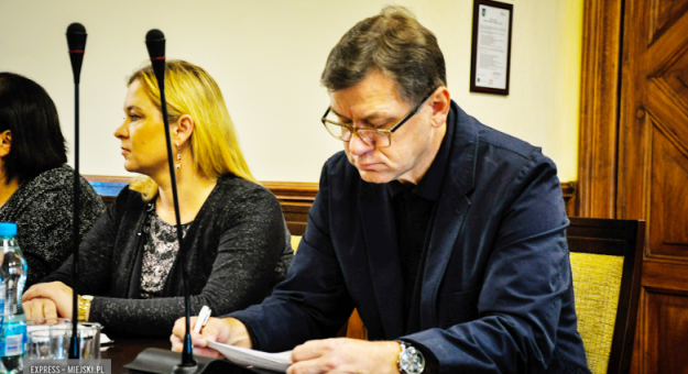Radny Franciszek Gawęda jako jeden z czterech radnych był przeciw podjęciu uchwały o zaciągnięciu przez gminę kredytu długoterminowego