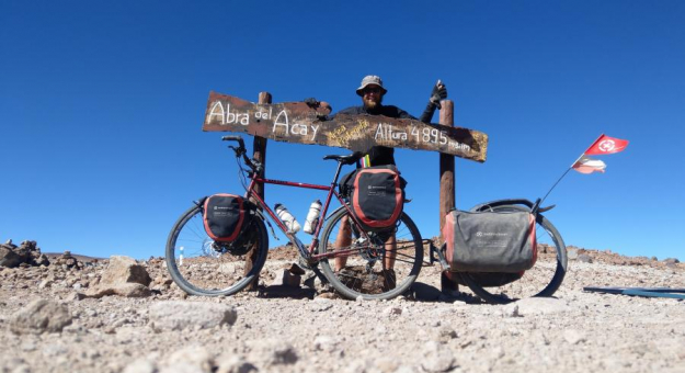Damian Drobyk - mieszkaniec Jeleniej Góry, pasjonat podróży rowerowych po najwyższych drogach świata