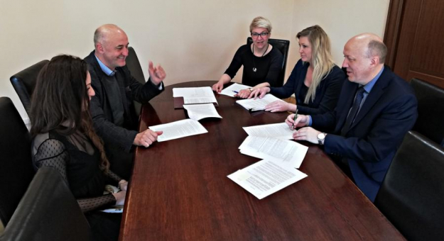 Podpisanie umowy pomiędzy gminą a nowo powstałym Zakładem Gospodarki Odpadami w Ziębicach