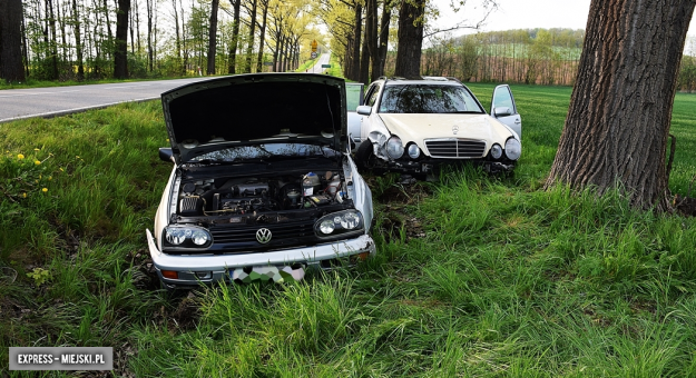 Mercedes i Volkswagen w rowie za Kluczową