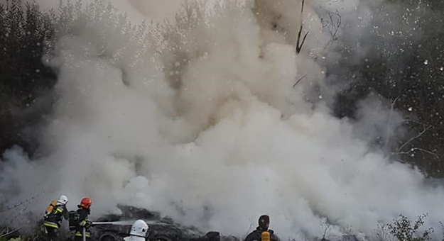 Pożar opon w byłym zakładzie wulkanizacyjnym