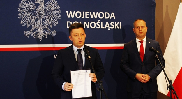 Konferencja prasowa, podczas której Michał Dworczyk poinformował o nowelizacji rozporządzenia Rady Ministrów w sprawie sieci autostrad i dróg ekspresowych