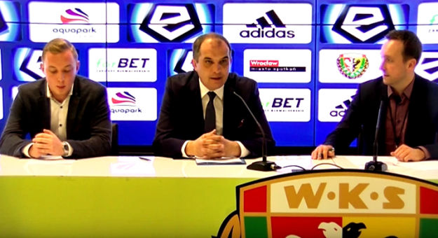 Tomasz Stelmach (w środku) został wybrany nowym prezesem Klubu Sportowego „Orzeł” Ząbkowice Śląskie