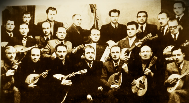 Zdjęcie archiwalne Ziębickiej Orkiestry Mandolinistów sprzed kilkudziesięciu lat
